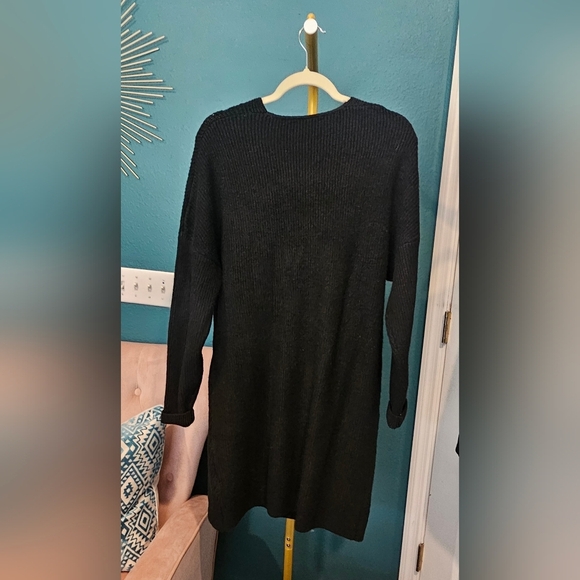 Elegant Black Sweater Dress - Picture 4 of 6